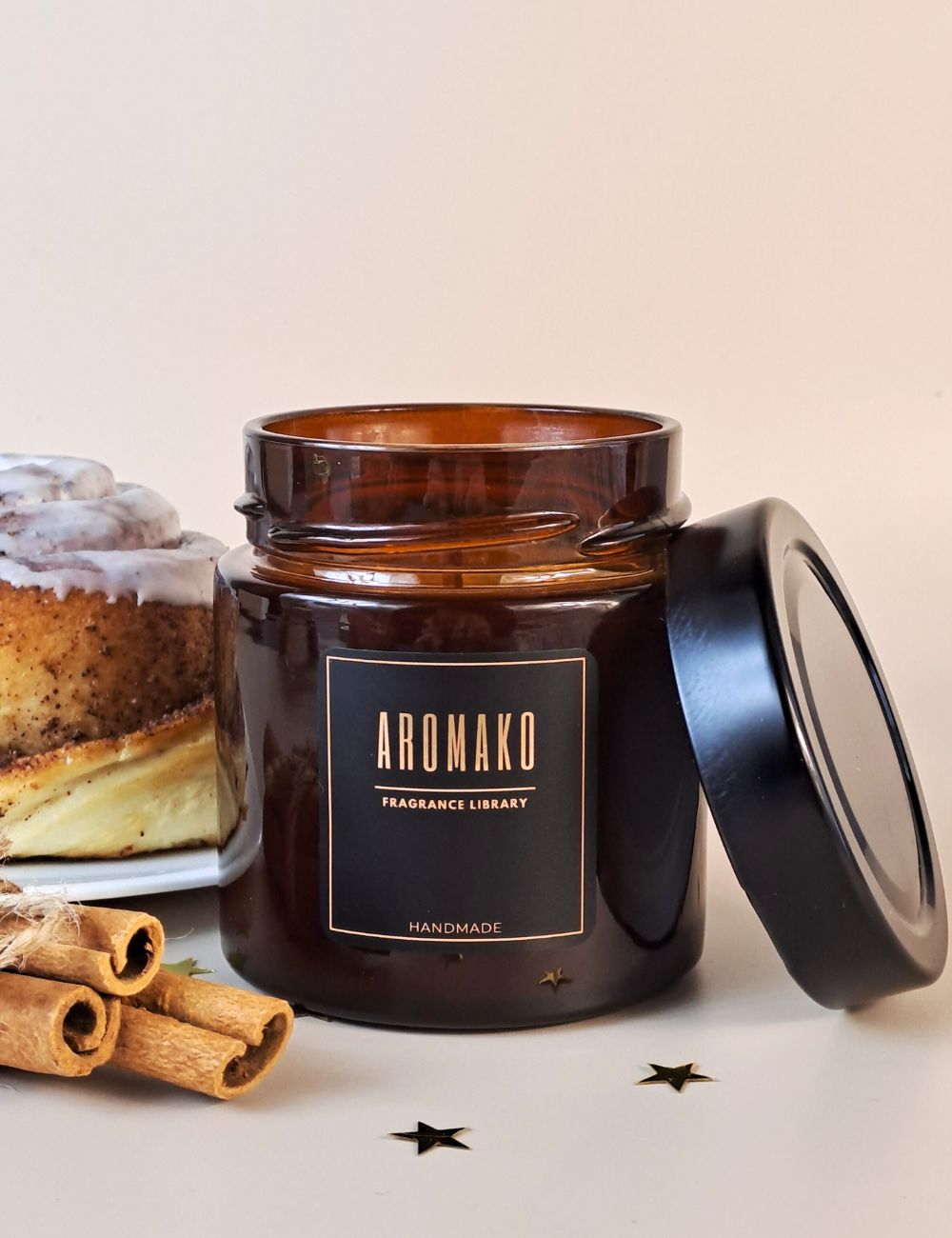 Аромасвеча AromaKo «Апельсин и корица» с деревянным фитилём
